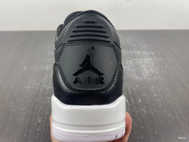 Bmlin 3 Retro Jordan (2016) 136064-020 Cyber Monday 0819